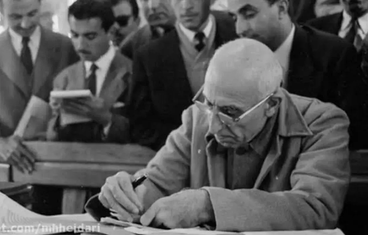  سکانسی از دادگاه مصدق پس از کودتای ۲۸ مرداد ۱۳۳۲