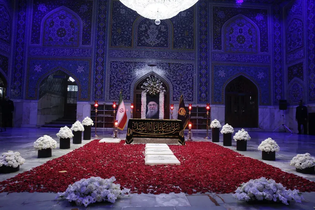 مراسم چهلمین روز خاکسپاری رهبر شهید در حرم حضرت معصومه(س) برگزار میشود