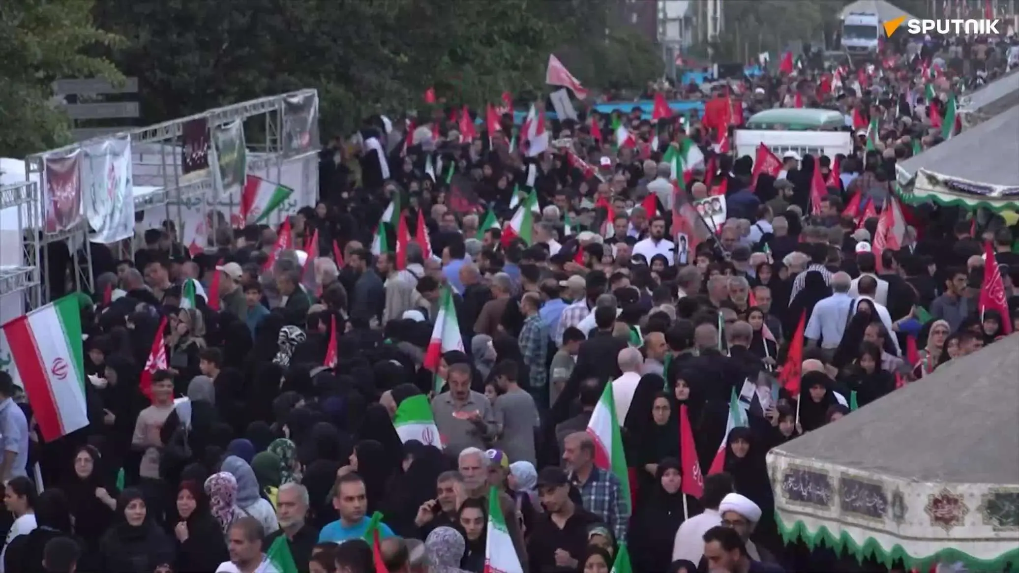 همه مردم ایران تا آخرین قطره خون پشت رهبر عزیزمان سید مجتبی حسینی خامنه ای می ایستیم، انشاءالله