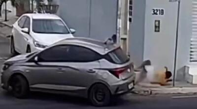  لحظه کشتن یک پدر مقابل دخترش +18