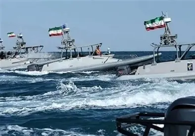 والاستریتژورنال: تهران عملاً مسیر کشتیها در هرمز را تعیین میکند - تسنیم