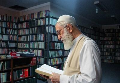آقای کتابخوان؛ ماجرای 300 کتاب کهنهای که رهبر شهید خودشان صحافی کردند - تسنیم