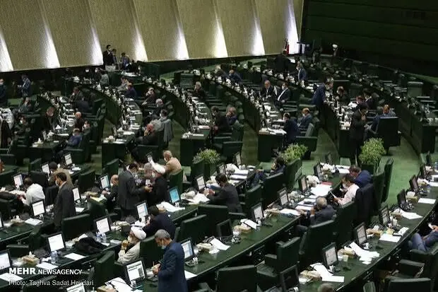 برخورد با مروجان برهنگی و زنان بیحجاب در جامعه