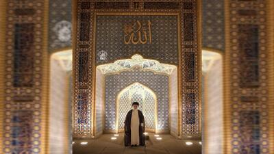 انتشار تصویری از حضور رهبر شهید در حرم حضرت معصومه(س)