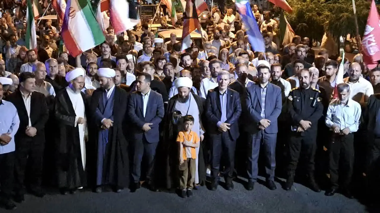 روایتی از ایستادگی مردم انقلابی خوی در میدان مقاومت + عکس