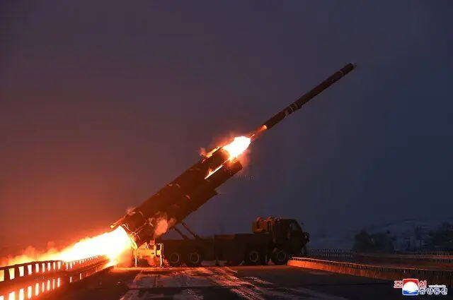 کره شمالی ۱۰ موشک بالستیک شلیک کرد