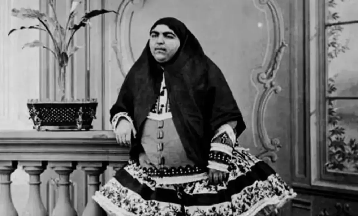 تاج السلطنه، دختر ناصرالدین شاه در 10 سالگی و در روز نامزدی اش؛ سال 1273(عکس)