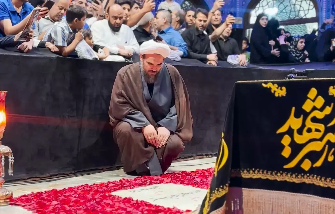 حضور حجتالاسلام محمدیگلپایگانی در رواق دارالذکر حرم مطهر رضوی