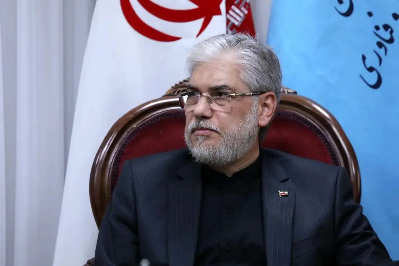 واکنش وزیر علوم به طرح جنجالی مجلس در مورد نفوذ: باید نسبت به برخی خود تحریمیهایی که در حوزه علم و دانشگاه صورت میگیرد، ابراز نگرانی کرد، زیرا با رویکرد رهبر شهید برای دستیابی کشور به مرجعیت علمی، سازگار نیست