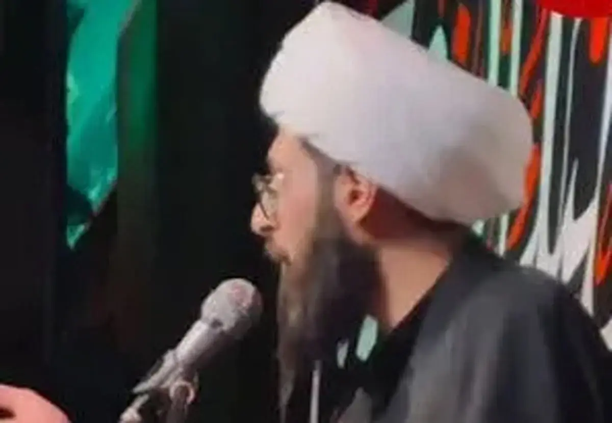 یک روحانی خود را خلع لباس کرد