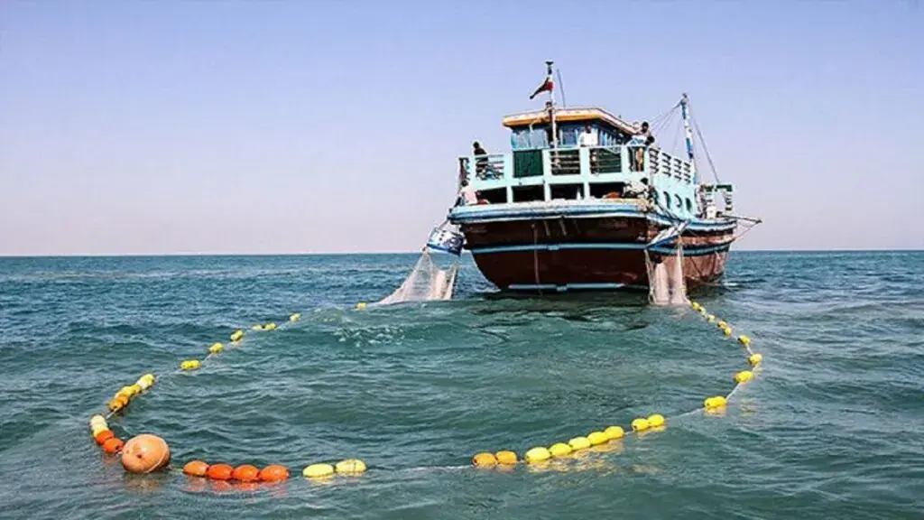 برخورد با صید محاصرهای و ادوات ممنوعه صیادی در خلیج فارس