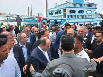 بازدید وزیر جهاد کشاورزی از اسکله صیادی پشت شهر بندرعباس