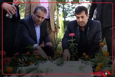 ادای احترام وزیر ورزش و جوانان به مقام شامخ رهبر شهید انقلاب و شهدای گمنام