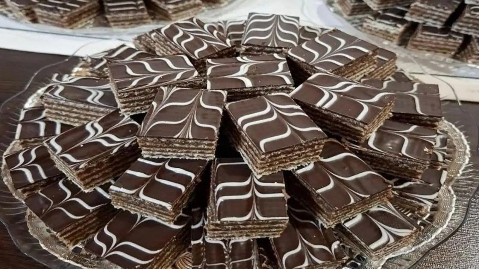 طرز تهیه میکادو خانگی؛ شیرینی ترد و خوشمزه با کرم شکلاتی