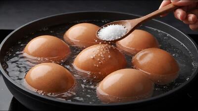 آموزش پخت تخم مرغ عسلی و سفت آبپز بدون چسبیدن پوست