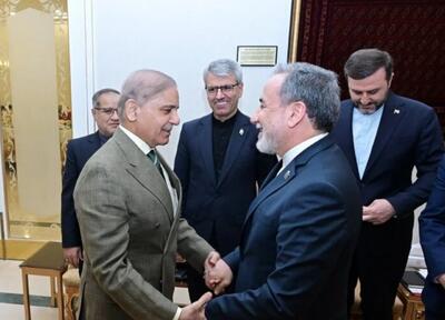 اسوشیتدپرس به نقل از مقامهای پاکستانی: اسلامآباد برای ازسرگیری مذاکرات، با ایران و آمریکا در تماس است