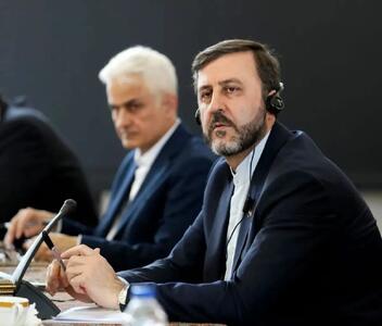 غریبآبادی، معاون وزیر خارجه: جنگ نظامی نتیجه نداد، حالا اسم شکست بعدی را «جنگ اقتصادی» گذاشتهاند/ ادعا میکنند که ایران به یک نخ بند است، اما به همه متحدان خود التماس میکنند که به آنها کمک کنند