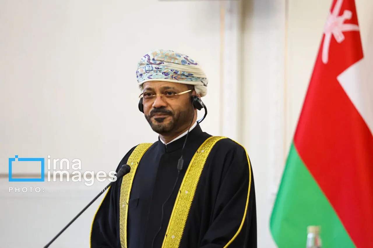 وزیر خارجه عمان: امنیت تنگه هرمز به امنیت منطقه وابسته است