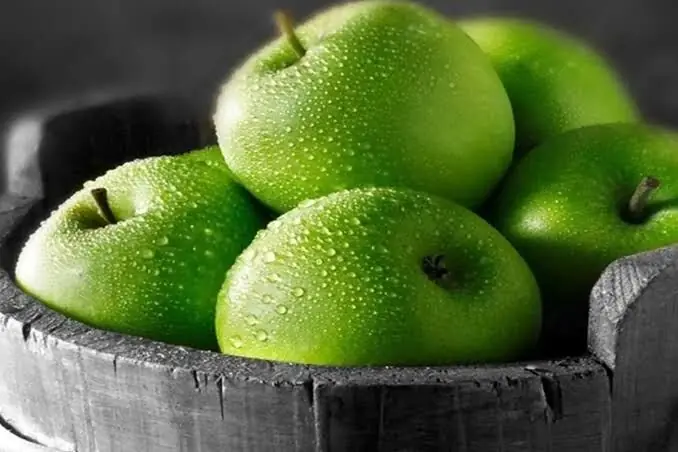 قبل از خواب سیب بخوریم یا خیر؟