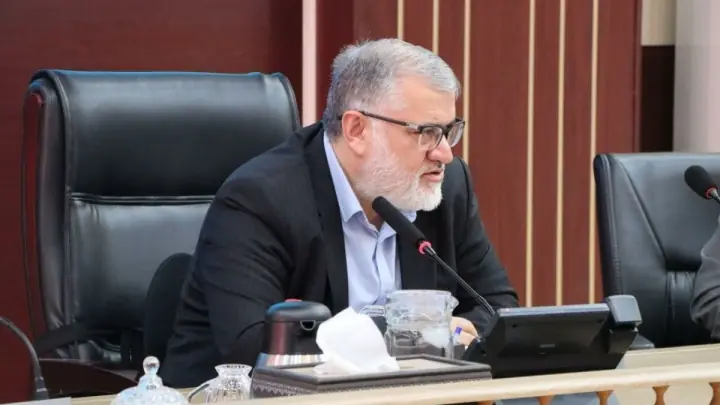 تأکید استاندار تهران بر شتاببخشی به توسعه انرژیهای تجدیدپذیر/ بررسی راهکارهای تسریع پروژههای خورشیدی استان