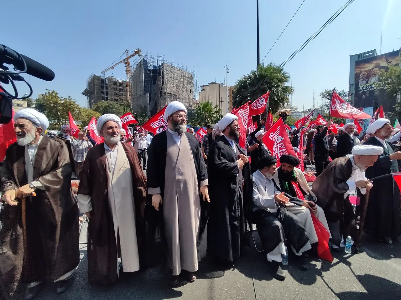 مسجد زمانی موفق است که مامنی برای حل مشکلات مردم باشد