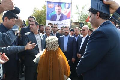 استاندار فارس در کازرون؛ از افتتاح طرح آموزشی تا بررسی موانع تولید