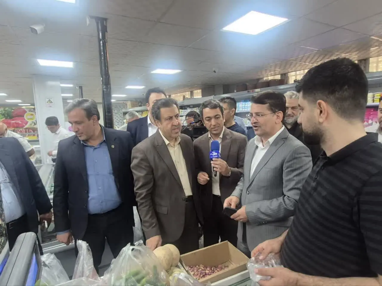 بررسی قیمتها و کیفیت نان در بازدید سرزده معاون استاندار کرمانشاه از بازار و نانواییها
