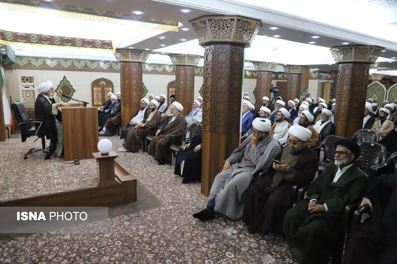  برگزاری نشست علما و روحانیون زاهدان به مناسبت چهلمین روز تدفین امام شهید انقلاب اسلامی