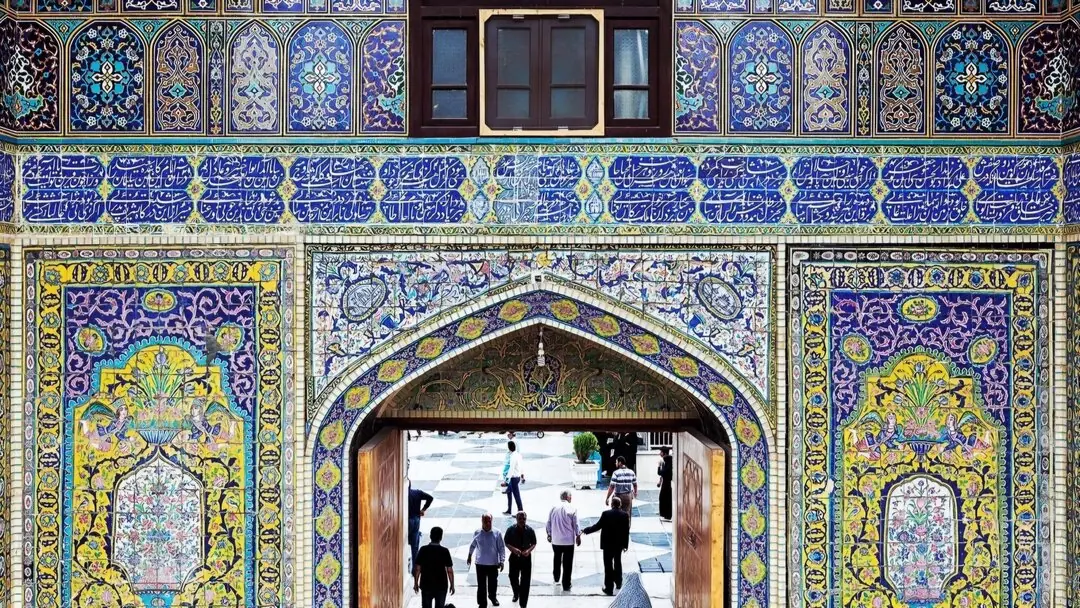چه کسانی مراقب کاشیهای ششصد ساله حرم امام رضا بودند؟