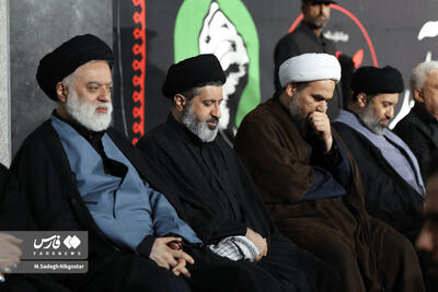 ببینید | حضور برادران رهبر انقلاب در مراسم چهلم تدفین رهبر شهید در حرم مطهر رضوی