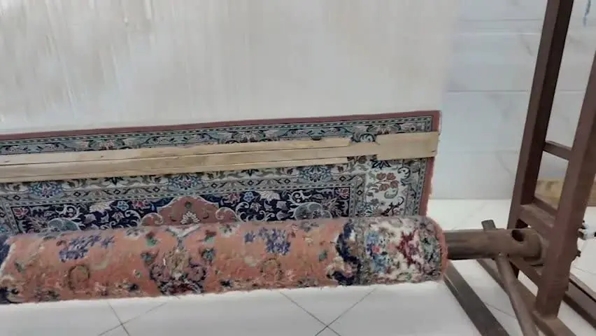  ۵۰ تخته قالی نذری بانوان میبدی برای بازسازی عتبات عالیات هدیه شد