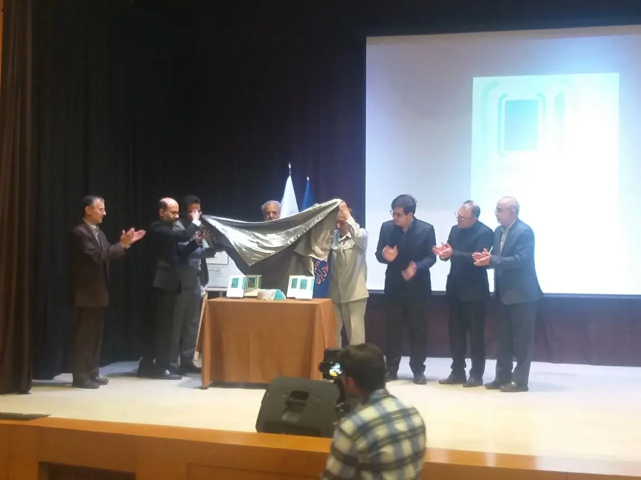 کتاب «یاران راستین» در مشهد رونمایی شد