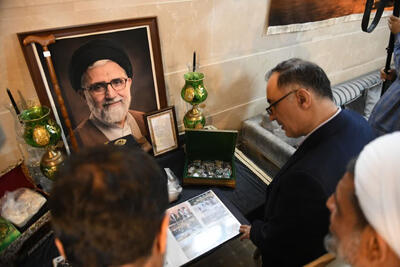 تکریم خانواده شهید اسماعیل خطیب در قم