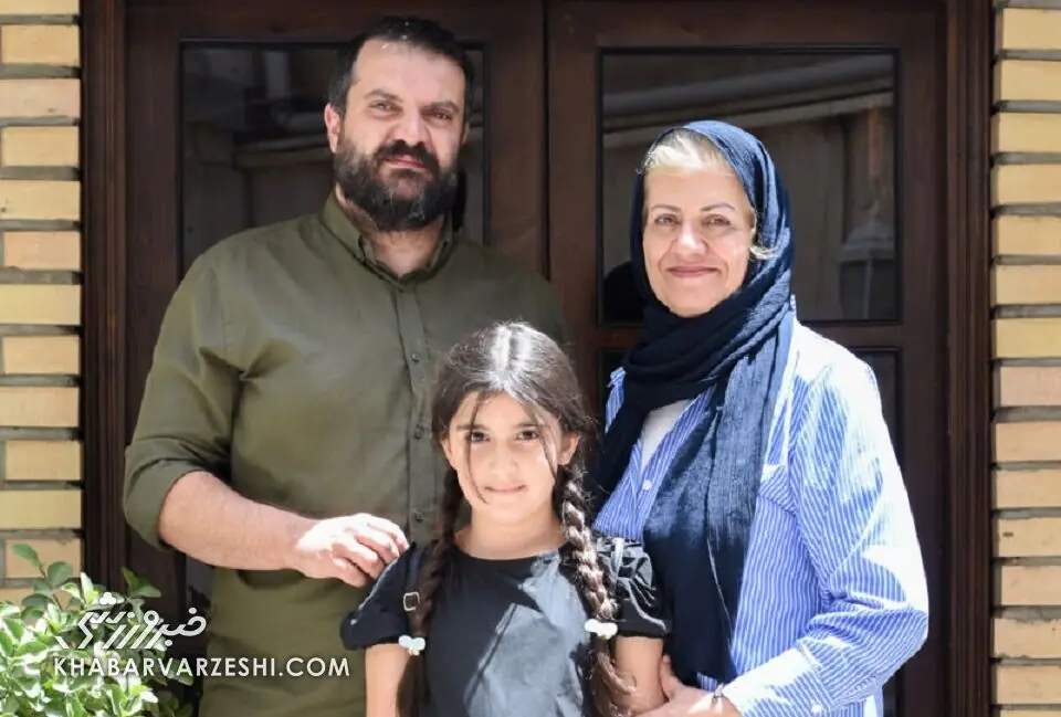 برای خواهرم در باشگاه استقلال دردسر درست کردهاند/ آنقدر وقیح شدهاند که میگویند باید پای خانواده پورحیدری از استقلال قطع شود! - پارس فوتبال