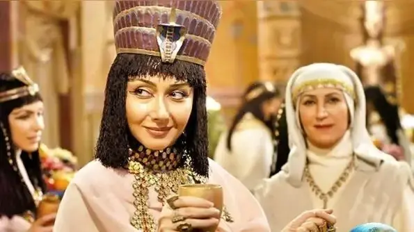  عکس  چهره واقعی زلیخا و عکس مومیایی آن در موزه مصر/ چهره واقعیش زیباتره یا کتایون ریاحی بازیگر ایرانی