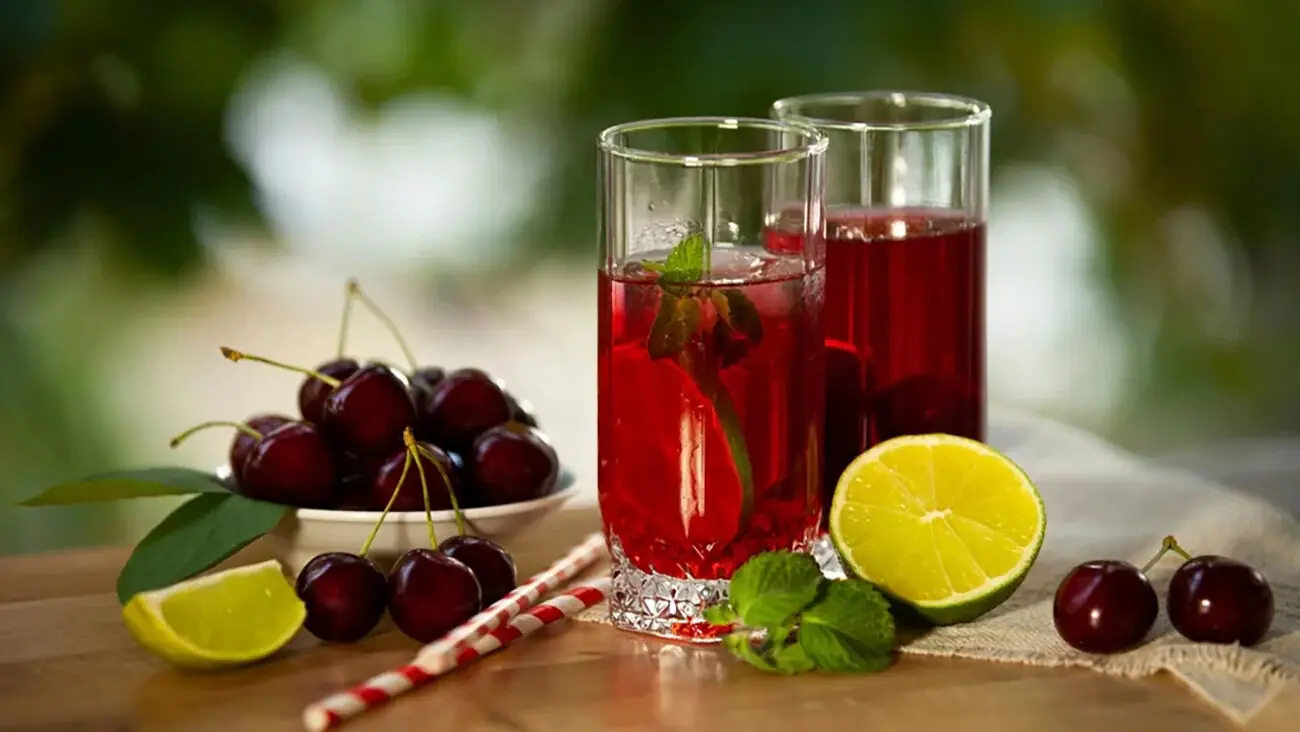 چطور شربت آلبالو درست کنیم که شکرک نزند؟ + دستور کامل