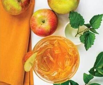  یخ چای با طعم نعنا و سیب؛ یک نوشیدنی خنک و مناسب برای فصل گرما + طرز تهیه