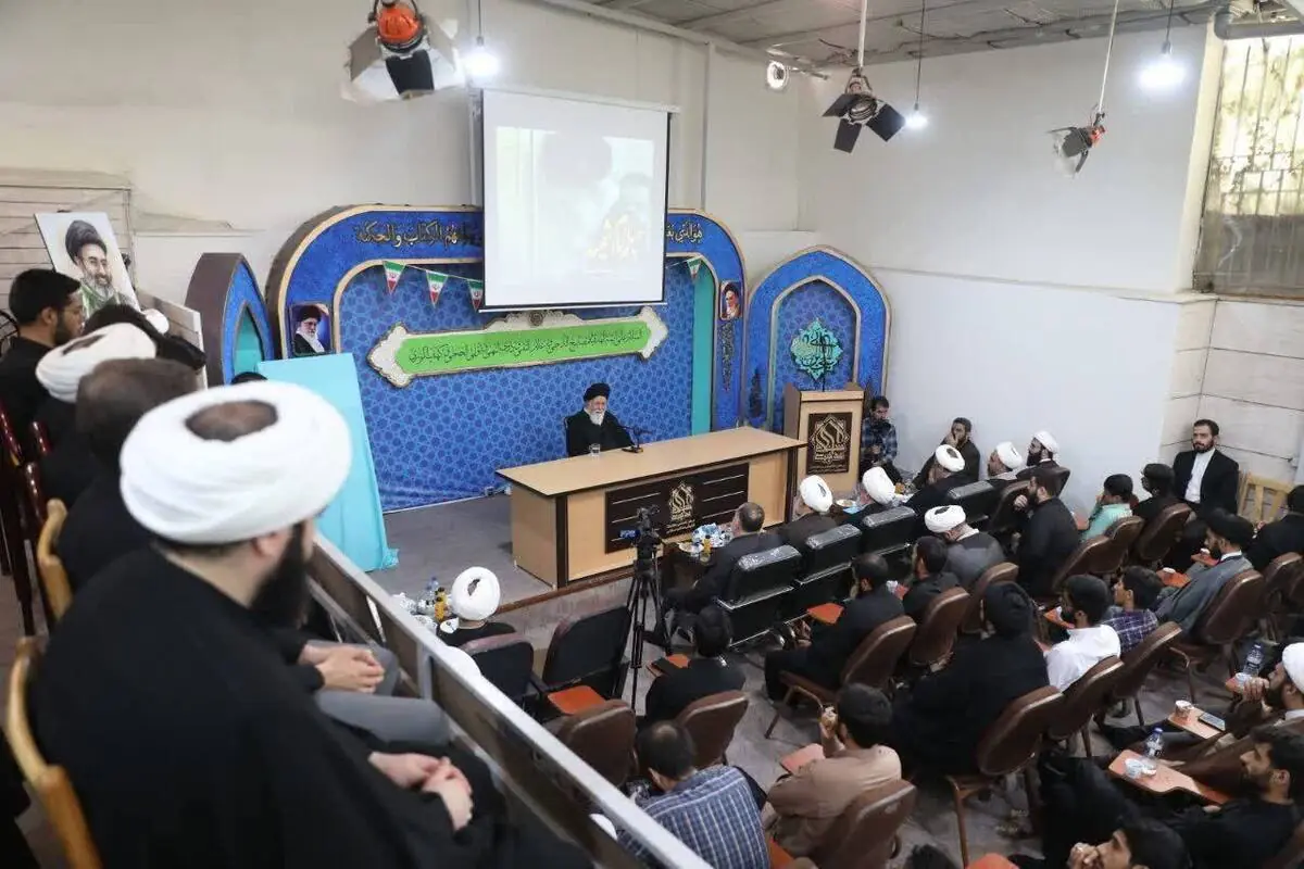 آیت الله علمالهدی: طلبه باید از آغاز خود را وقف خدمت به امام زمان (عج) کند