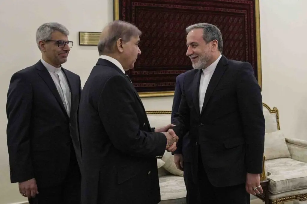 اسلامآباد برای ازسرگیری مذاکرات با ایران و آمریکا در تماس است