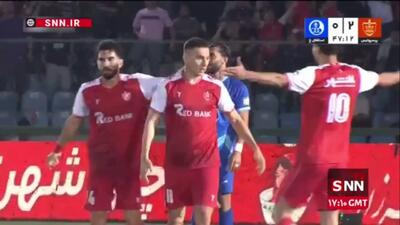 گل سوم پرسپولیس به استقلال خوزستان توسط سرگیف در دقیقه 47 / پرسپولیس3 - 0 استقلال خوزستان