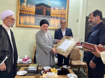 تقدیر رئیس بنیاد شهید از خدمات آیتالله شهرستانی به خانواده شهدا