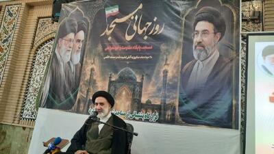  امام جمعه شهرکرد؛ امامت جماعت یک شغل آخر وقتی نیست