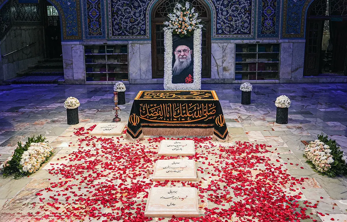  برگزاری مراسم چهلمین روز تدفین رهبر شهید انقلاب در حرم مطهر رضوی + فیلم