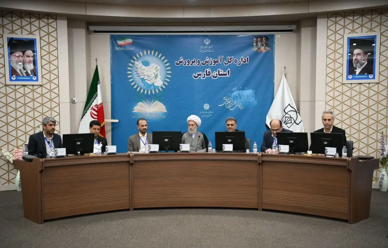 تأکید امام جمعه شیراز بر ایجاد موج تربیتی در مدارس فارس - تسنیم
