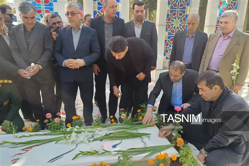 وزیر ورزش: مکتب شهدا چراغی روشن برای ورزشکاران است - تسنیم