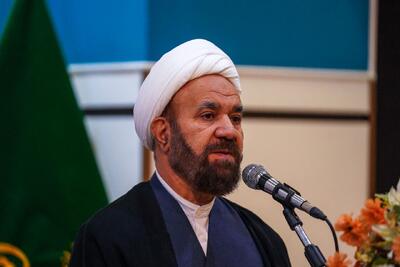 غربزدگی هویت و استقلال ملتها را هدف میگیرد/ استعمار امروز به دنبال تغییر ذهنهاست