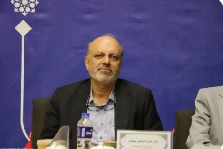 تأکید منادی بر گذار دانشگاه آزاد از وابستگی به شهریه
