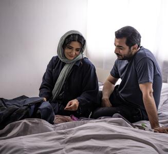 چند قاب از فیلم «ماه پنهان» با بازی آرمین رحیمیان و لیندا کیانی | آخرین خبر