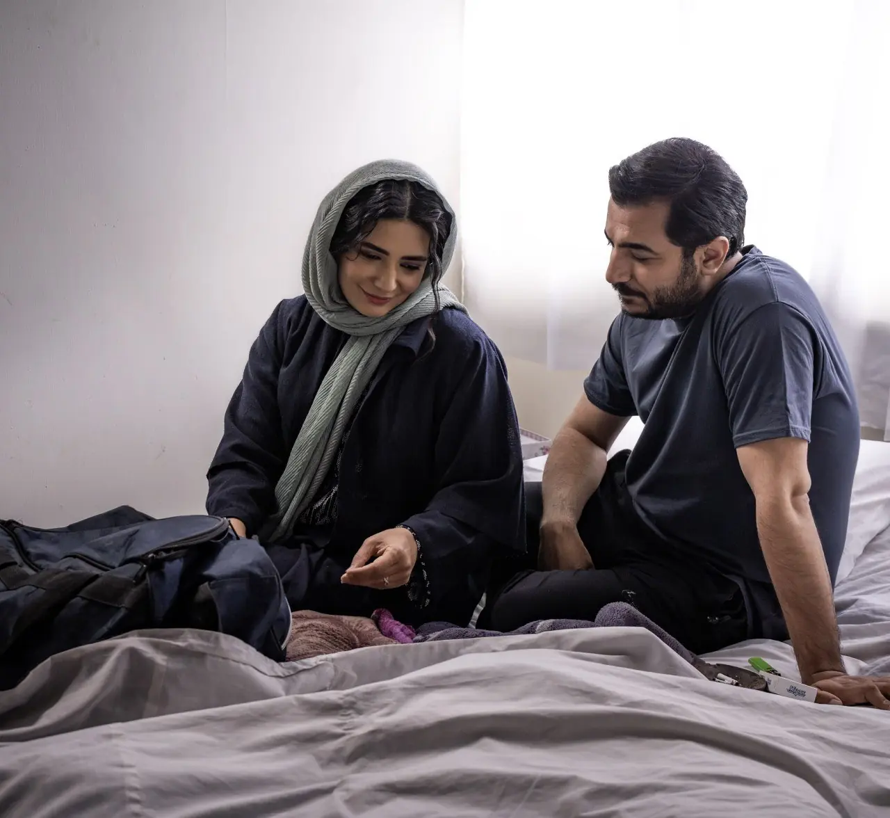  چند قاب از فیلم «ماه پنهان» با بازی آرمین رحیمیان و لیندا کیانی | آخرین خبر