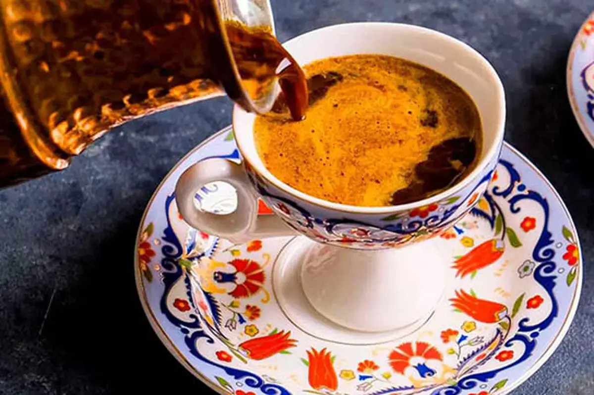 فوتوفن یک فنجان قهوه ترک غلیظ و خوشعطر